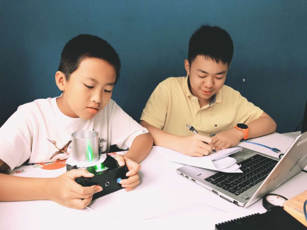 C:\Users\Administrator\Desktop\智能温度水杯底座\照片\微信图片_20190809123347.jpg